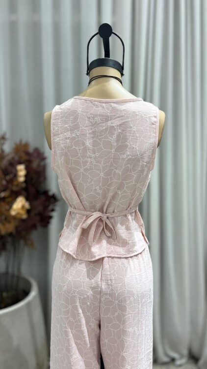 T254 - BLUSA ESCOTE V TIRA - BORDADO - Imagen 2