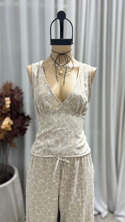 T254 - BLUSA ESCOTE V TIRA - BORDADO - Imagen 6