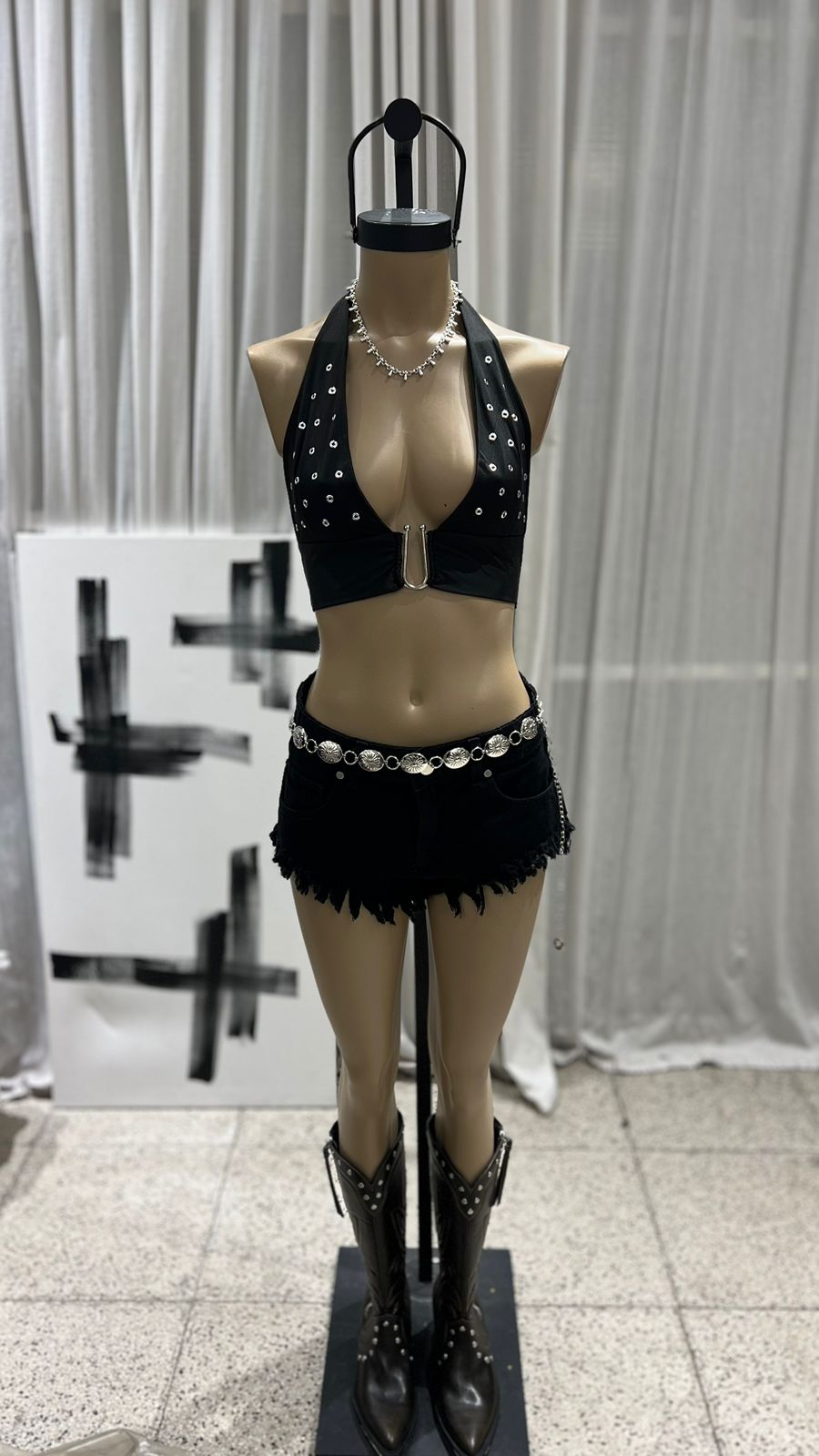 T351 - TOP MARILYN CORTO ACCESORIO "U" HOTFIX - MICROFIBRA - Imagen 5