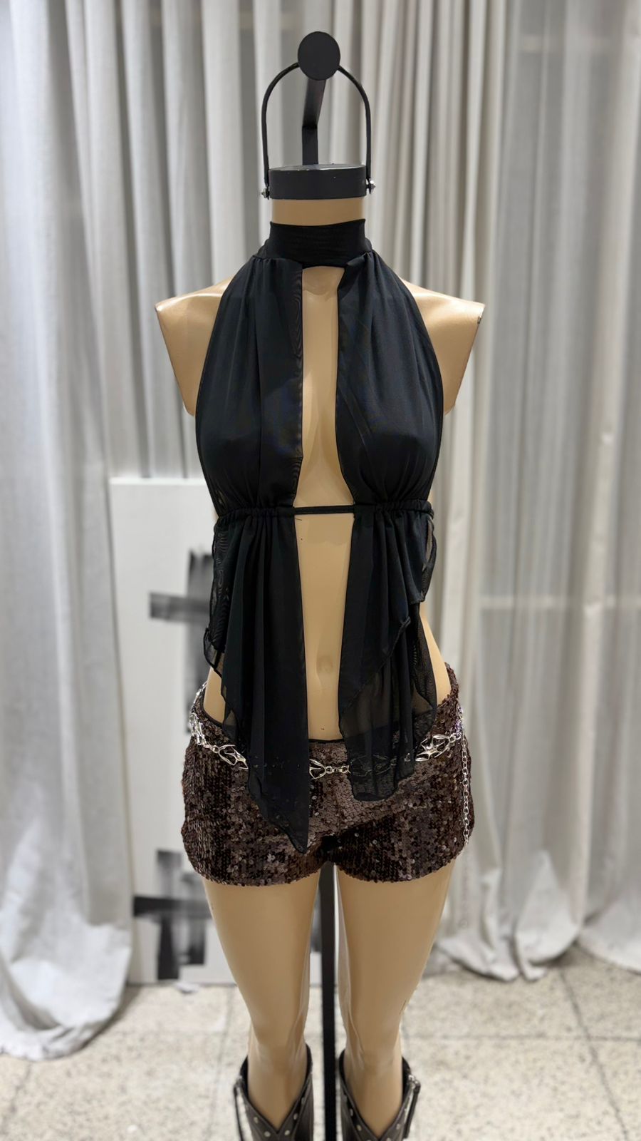 T366 - TOP CHOKER ABIERTO PICO IRREGULAR - MICROTUL