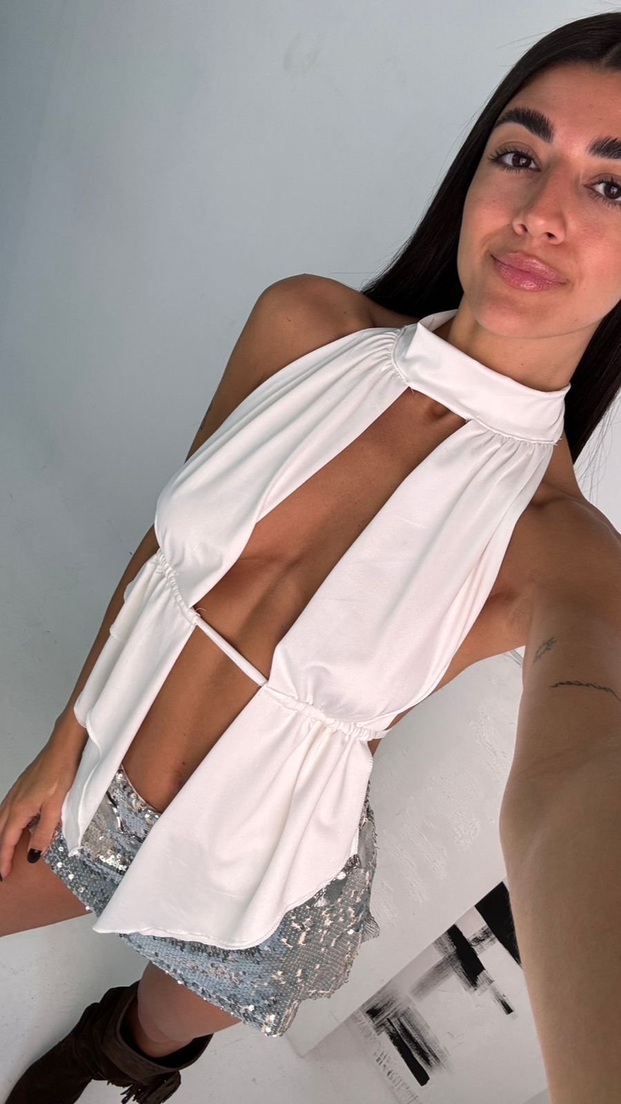 T379 - TOP CHOKER ABIERTO PICO IRREGULAR - MICROFIBRA