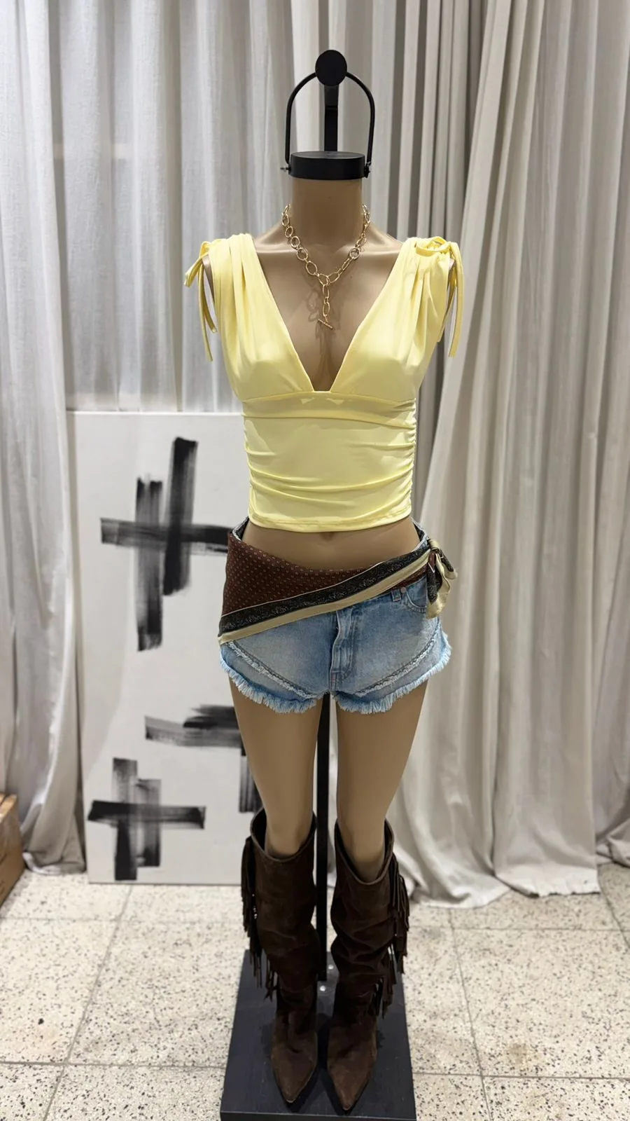 T200 - TOP ESCOTE V FRUNCE EN HOMBRO - MICROFIBRA - Imagen 8