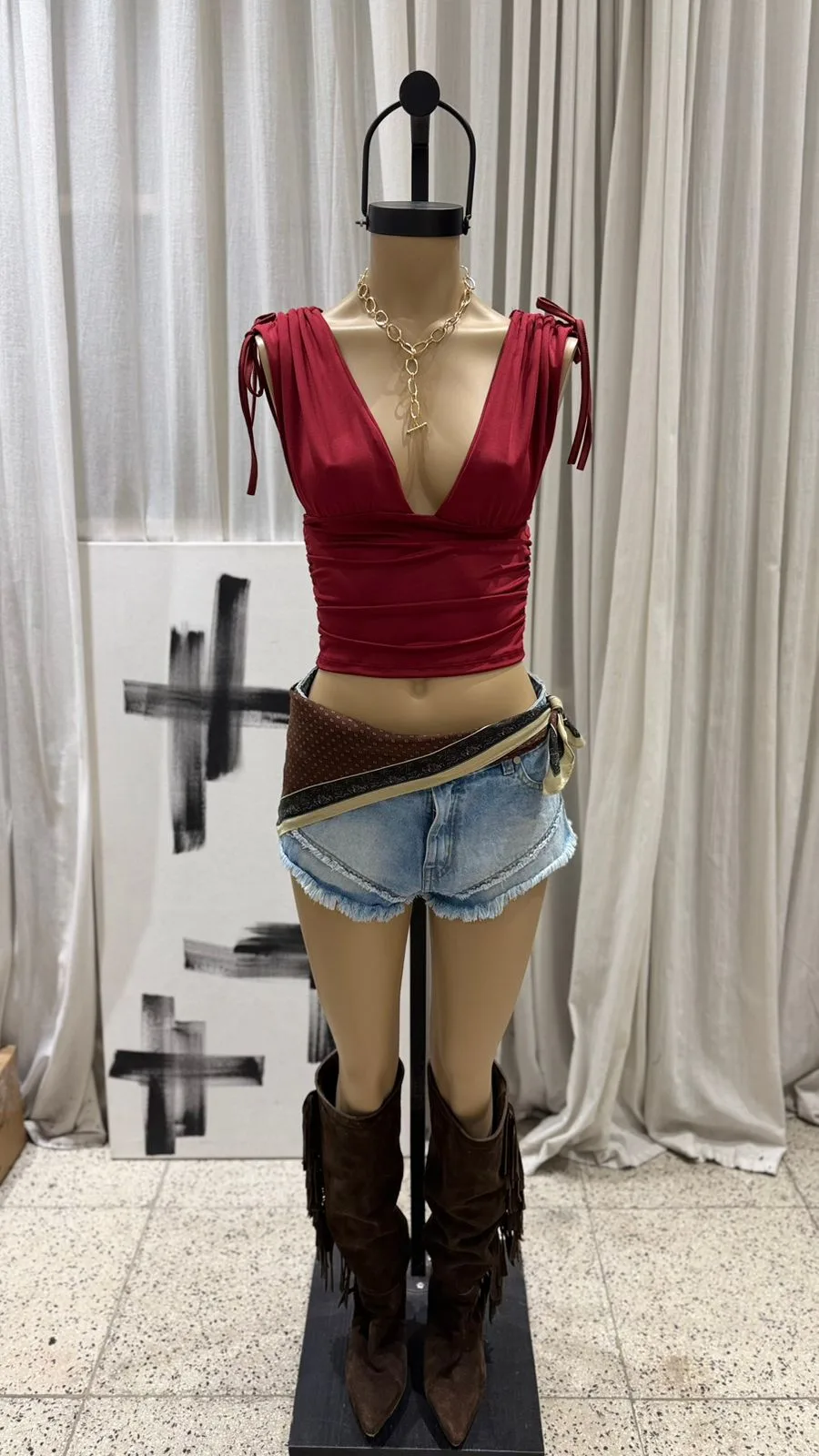 T200 - TOP ESCOTE V FRUNCE EN HOMBRO - MICROFIBRA - Imagen 7