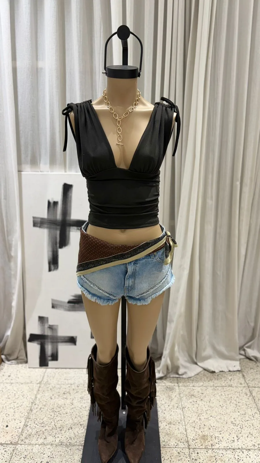 T200 - TOP ESCOTE V FRUNCE EN HOMBRO - MICROFIBRA - Imagen 11