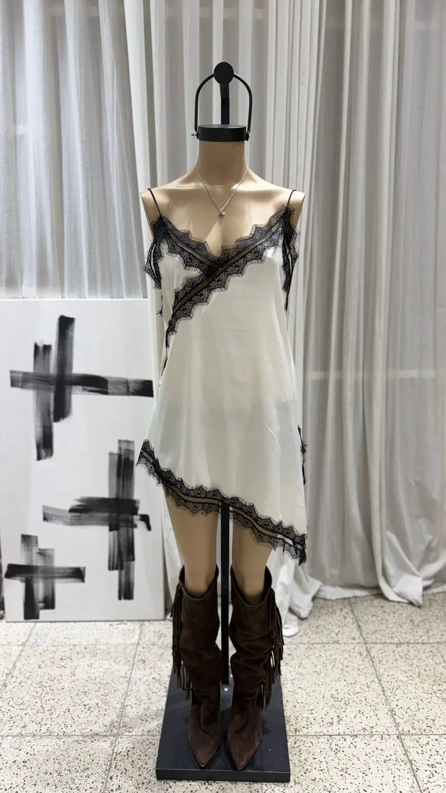 V160 - VESTIDO ESCOTE V CORDON PUNTILLA - SEDITA MONACO