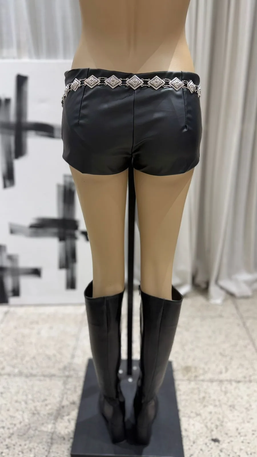 P118 - SHORT TB CIERRE LATERAL - CUERINA - Imagen 4