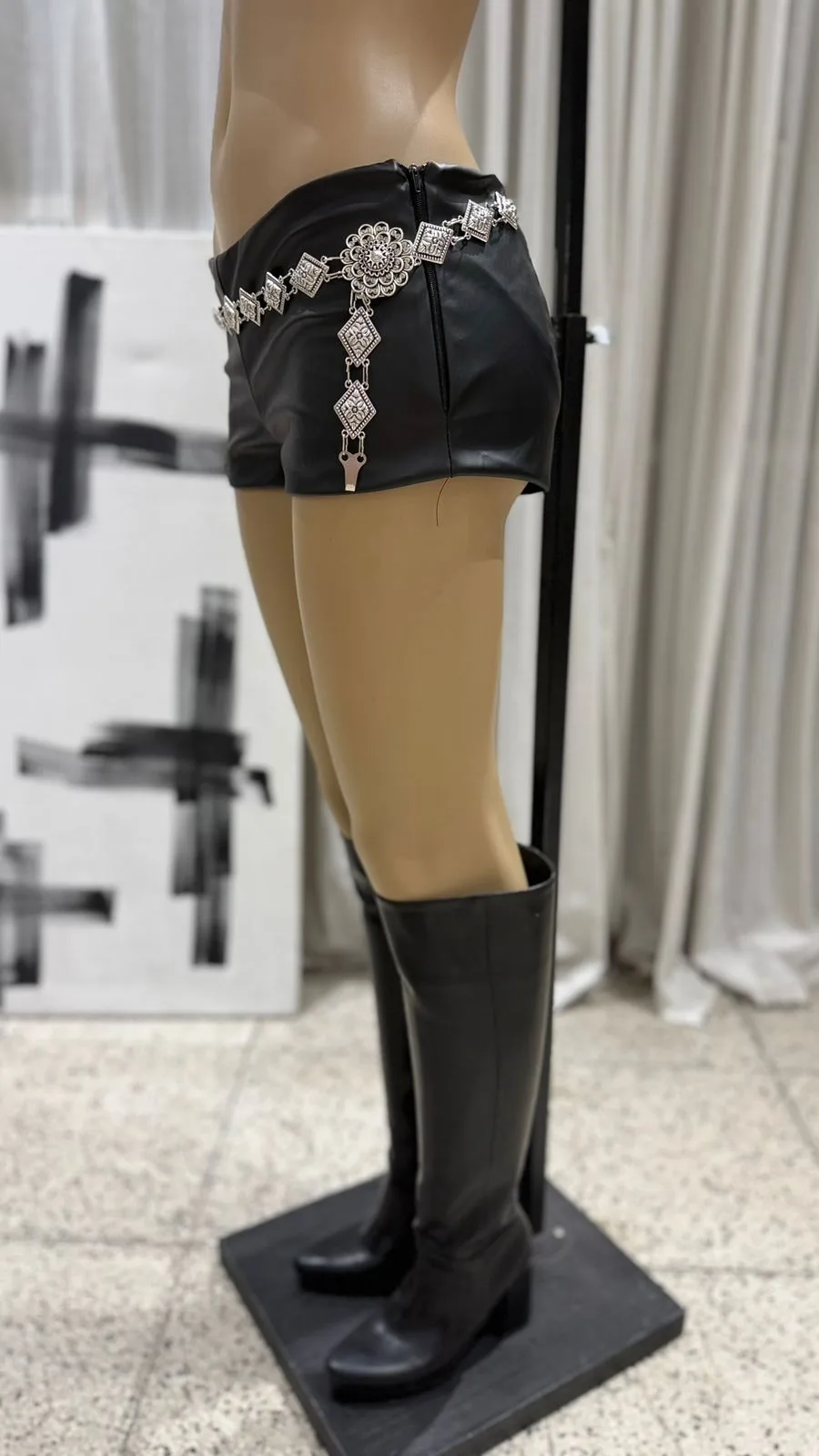 P118 - SHORT TB CIERRE LATERAL - CUERINA - Imagen 3