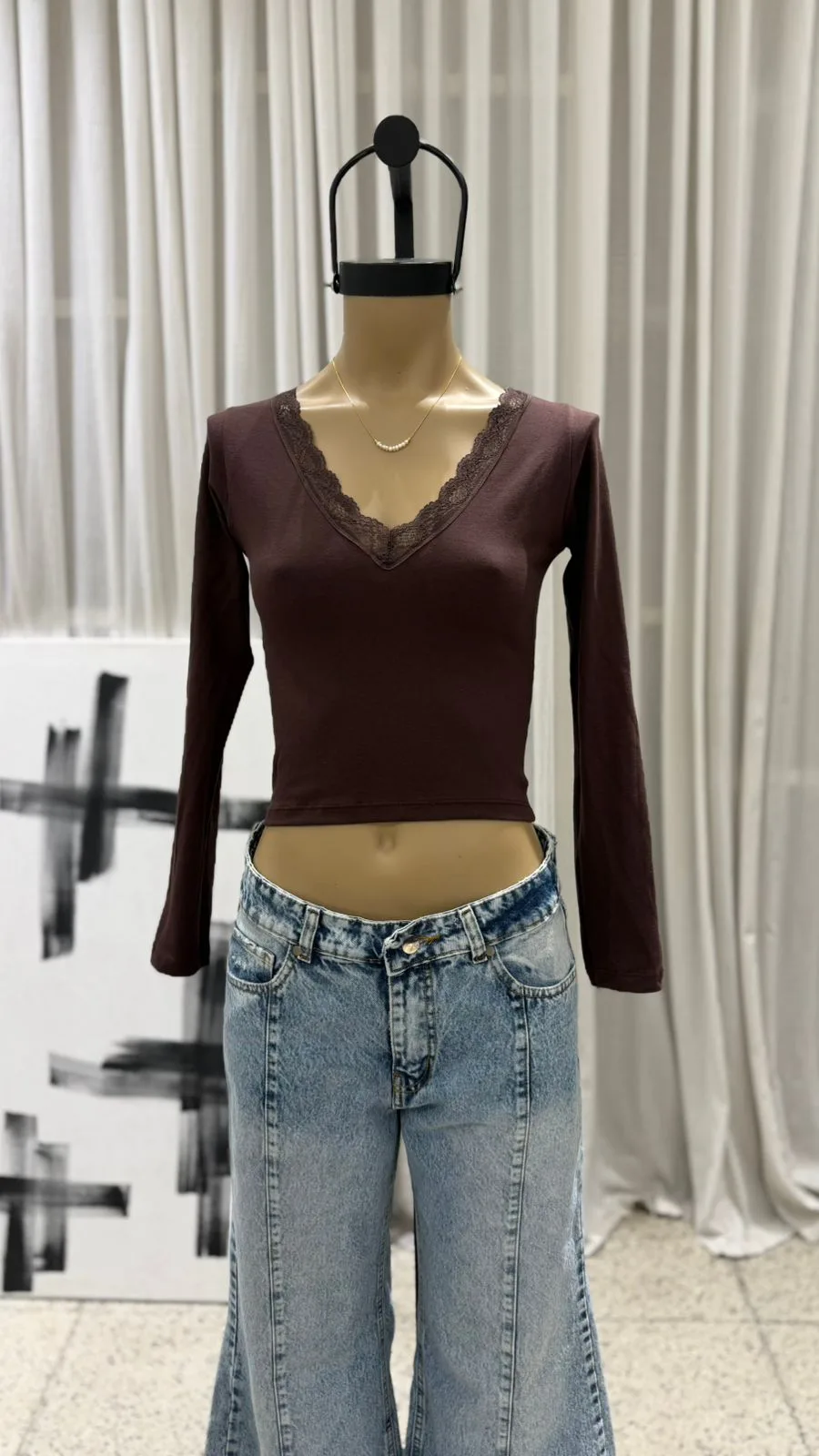 26/T35 - TOP M/L ESCOTE V PUNTILLA - ALGODON LYCRA