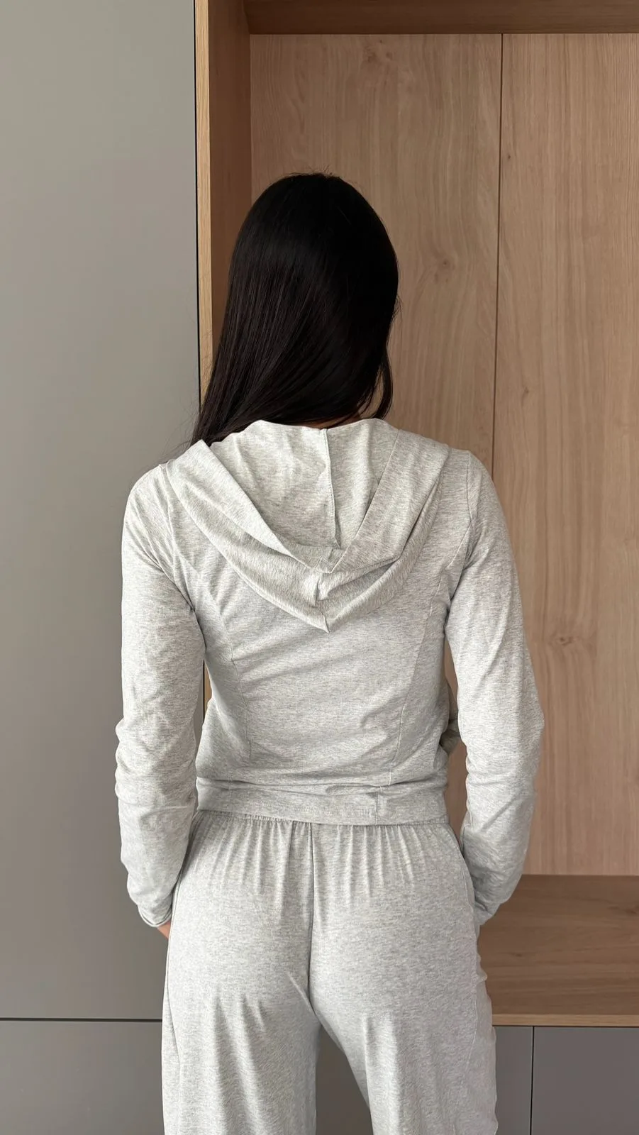 26/T37 - TOP M/L CIERRE DOBLE C/CAPUCHA - ALGODON LYCRA - Imagen 4