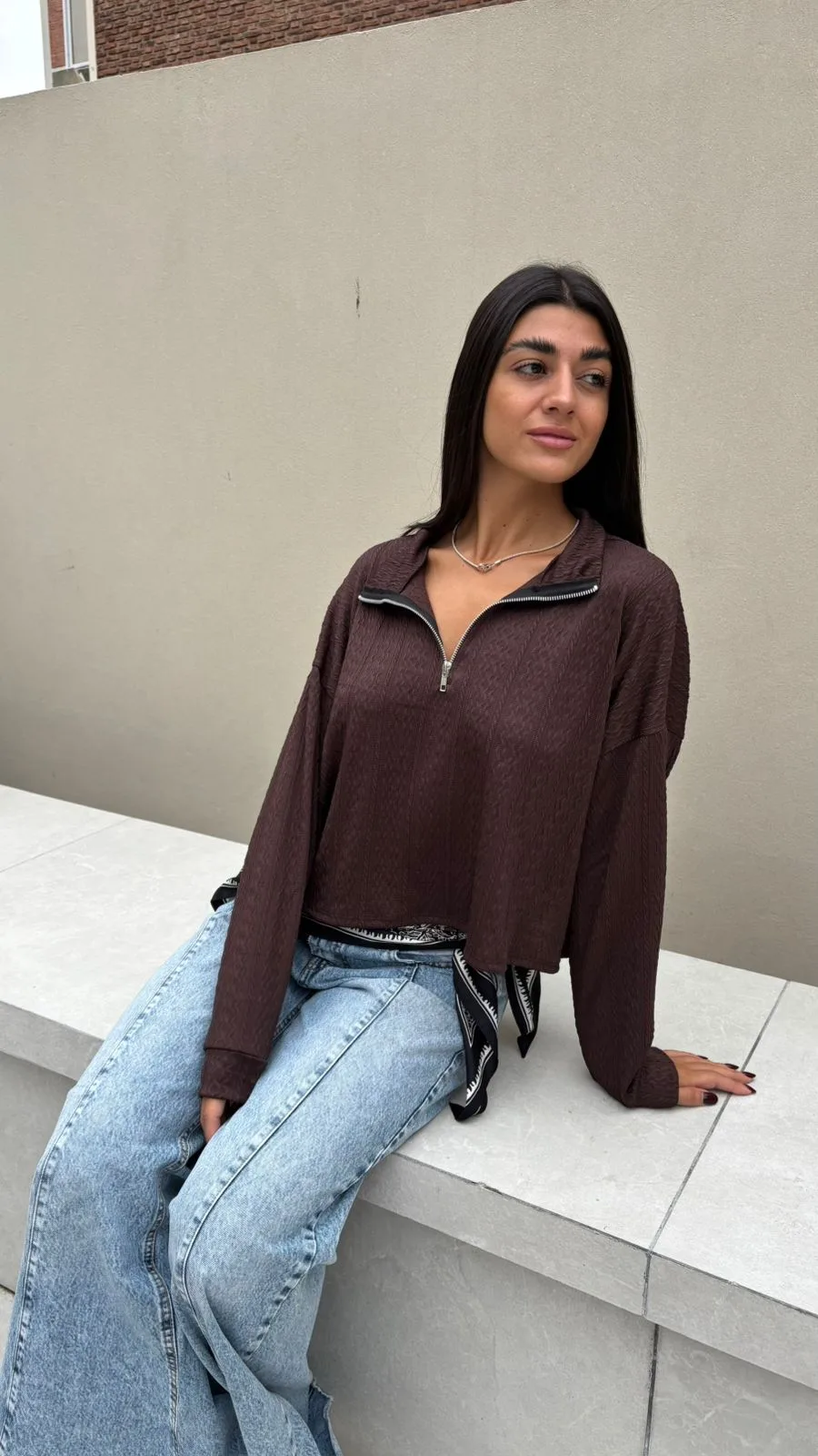 26/B06 - BUZO CROP CIERRE - TEJIDO CABLE