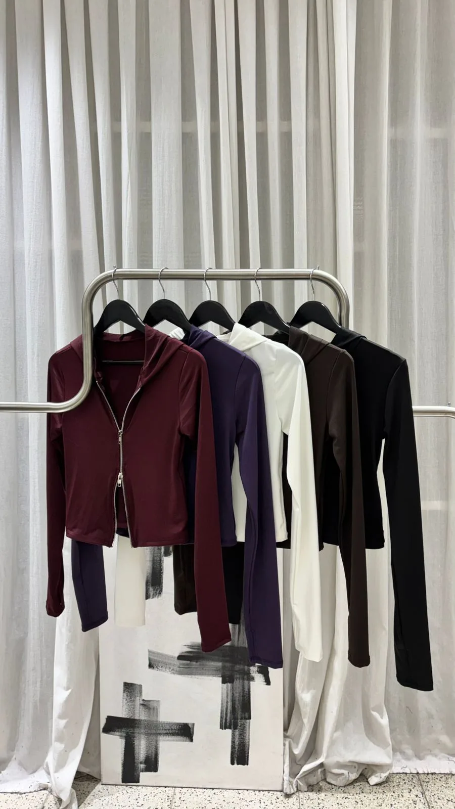 26/T40 - TOP M/L CIERRE DOBLE C/CAPUCHA – MICROFIBRA - Imagen 5