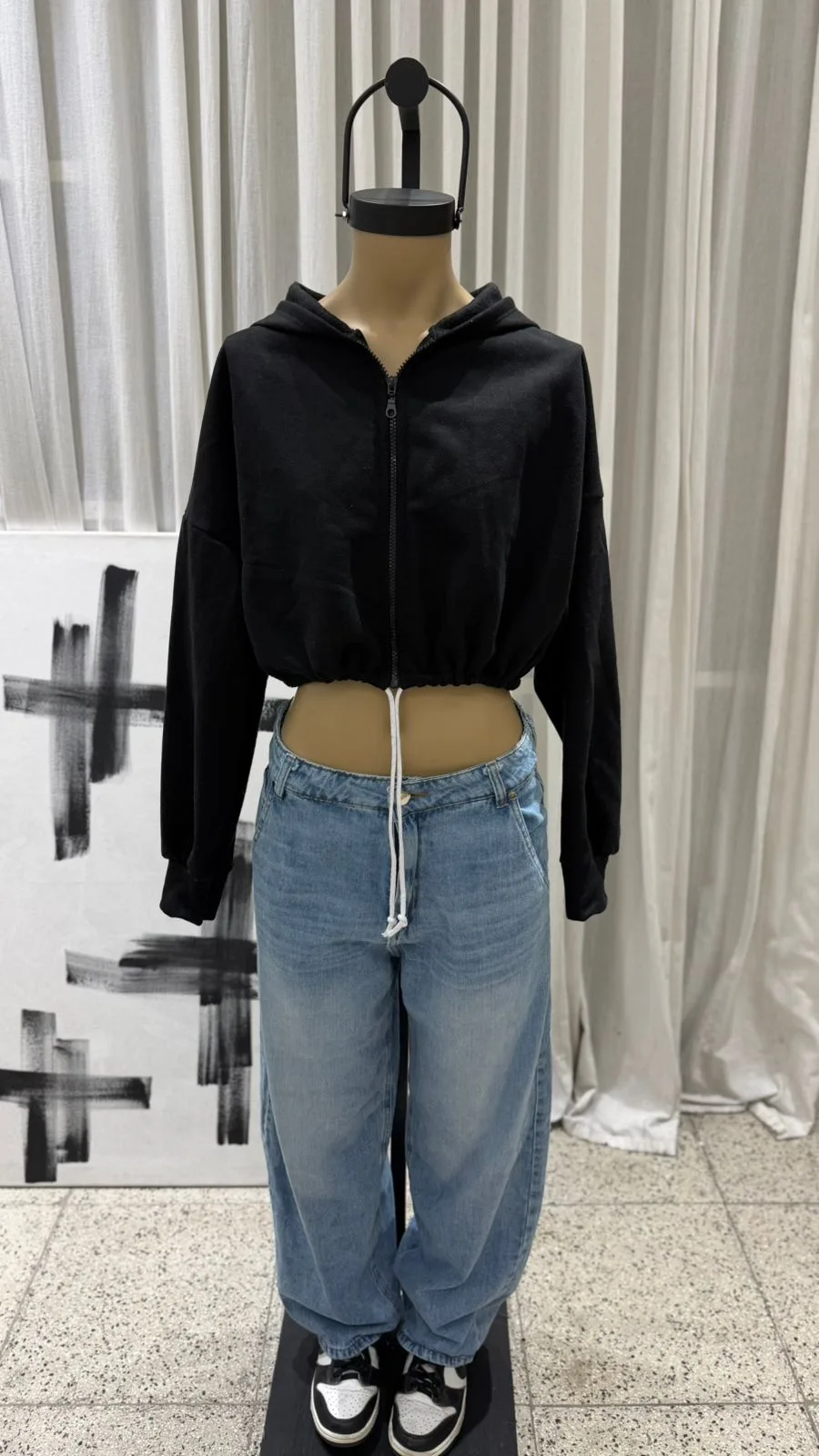 26/C03 - CAMPERA CROP CIERRE CAPUCHA Y CORDON - FRIZA - Imagen 6