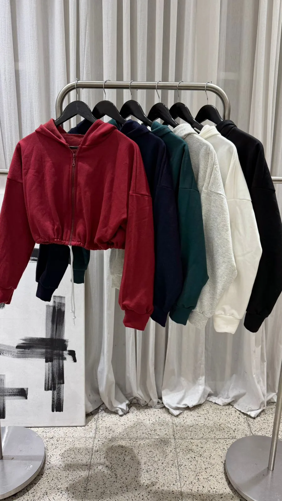 26/C03 - CAMPERA CROP CIERRE CAPUCHA Y CORDON - FRIZA - Imagen 4