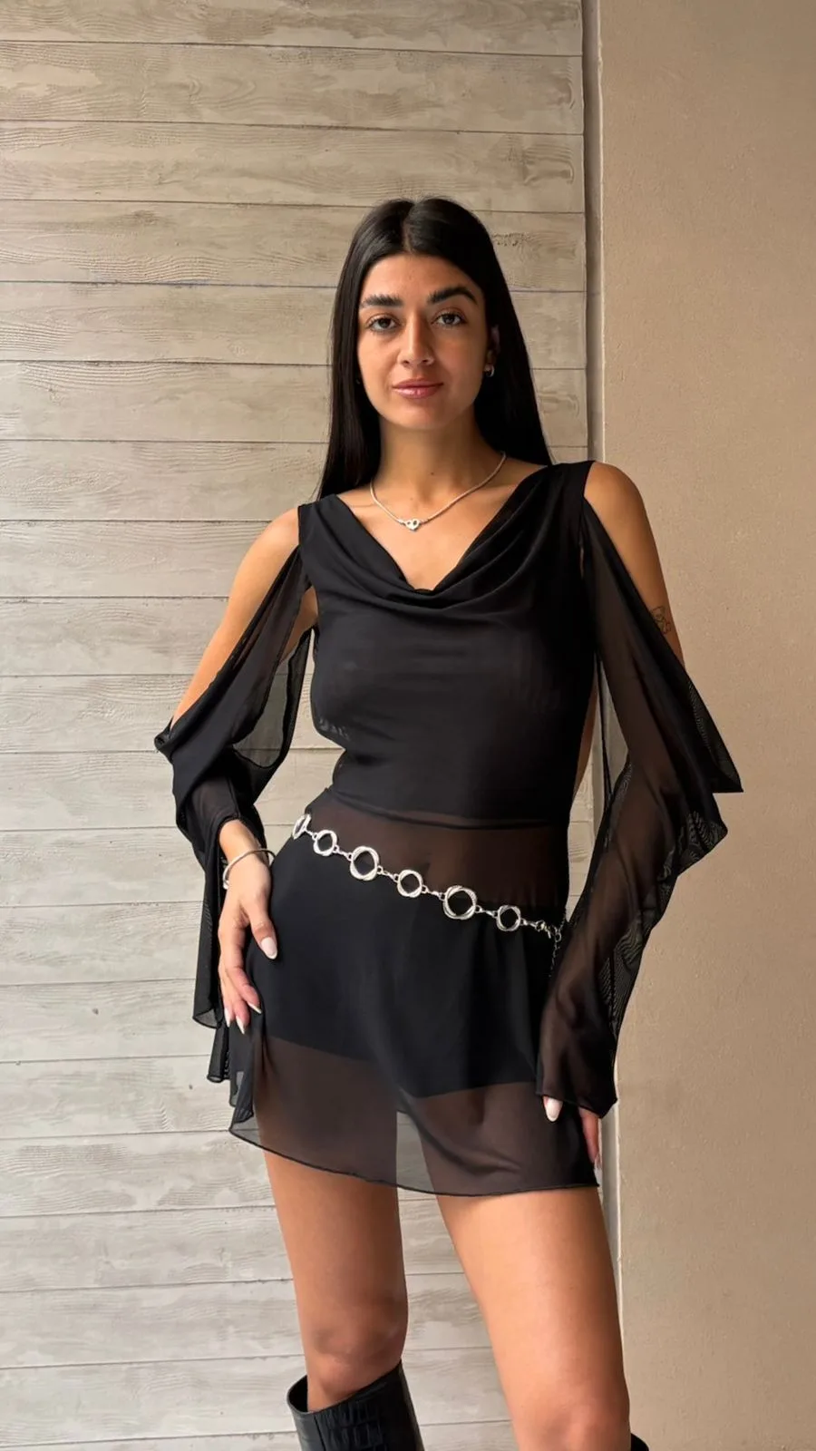 26/V31 - VESTIDO BUCHE MANGAS COLGANTES - MICROTUL