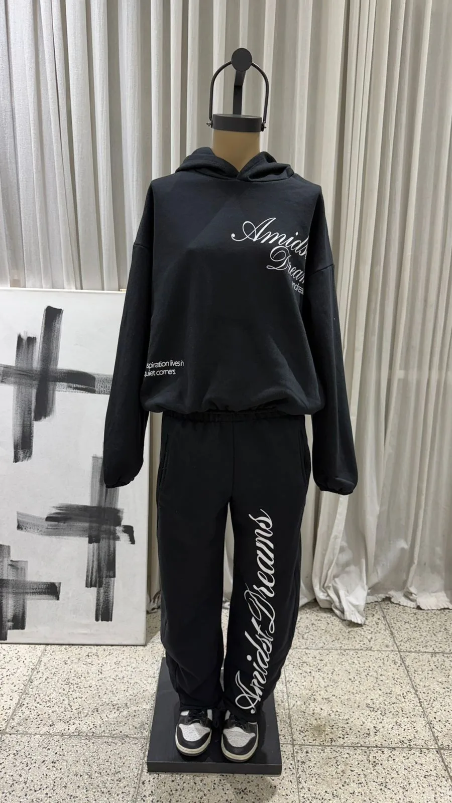 26/P27 - JOGGER BARREL FIT " DREAMS " - FRIZA