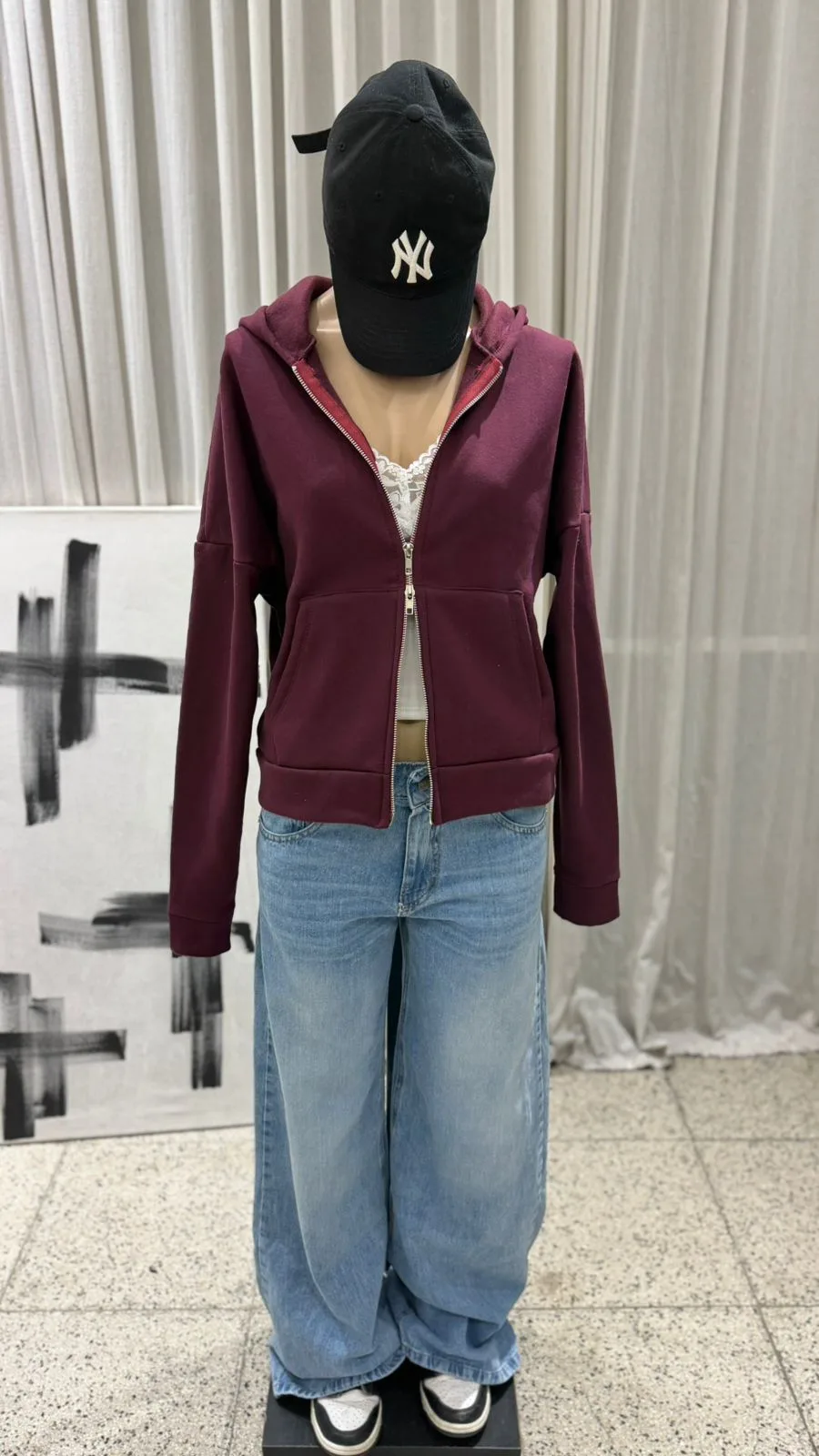 26/C01 – CAMPERA DOBLE CIERRE BOLSILLO Y CAPUCHA – FRIZA