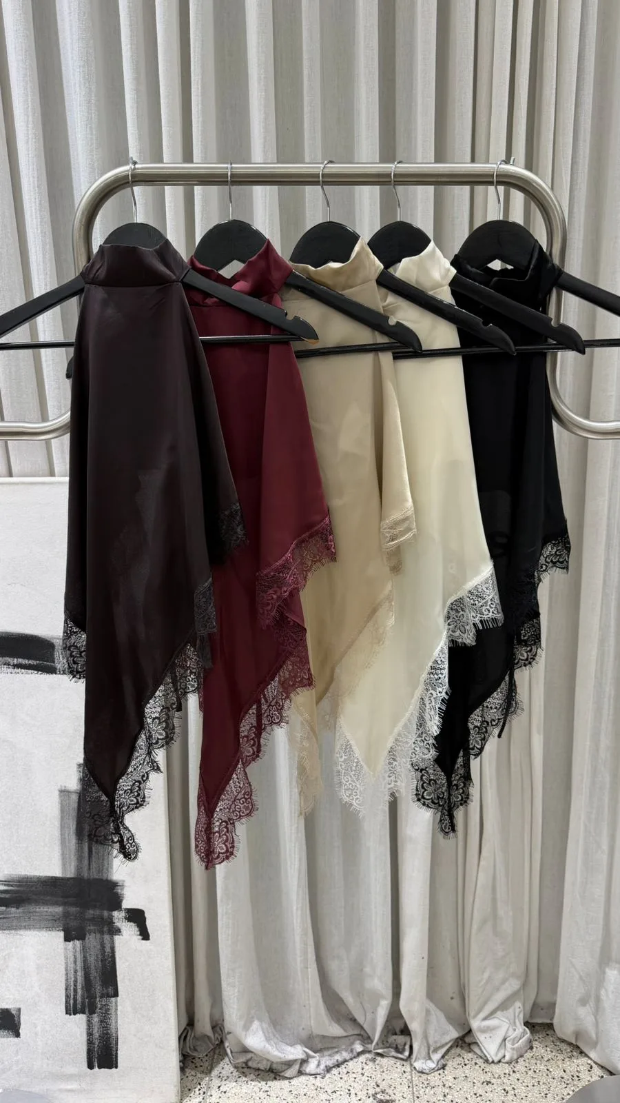 26/T93 - TOP CHOKER PICO S/ESPALDA PUNTILLA - SEDITA