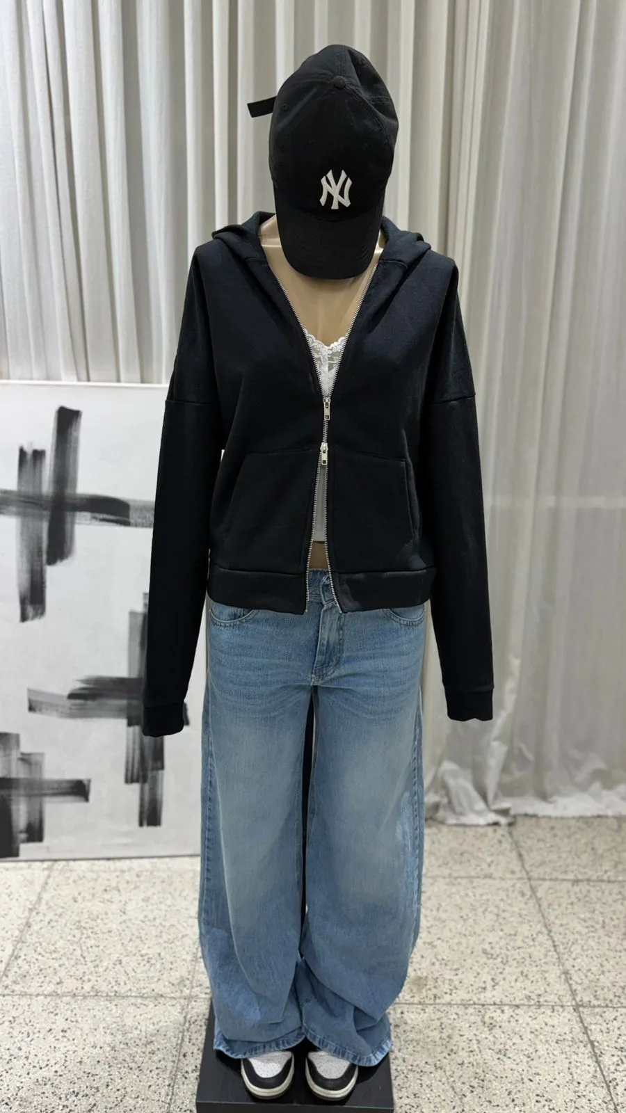 26/C01 – CAMPERA DOBLE CIERRE BOLSILLO Y CAPUCHA – FRIZA