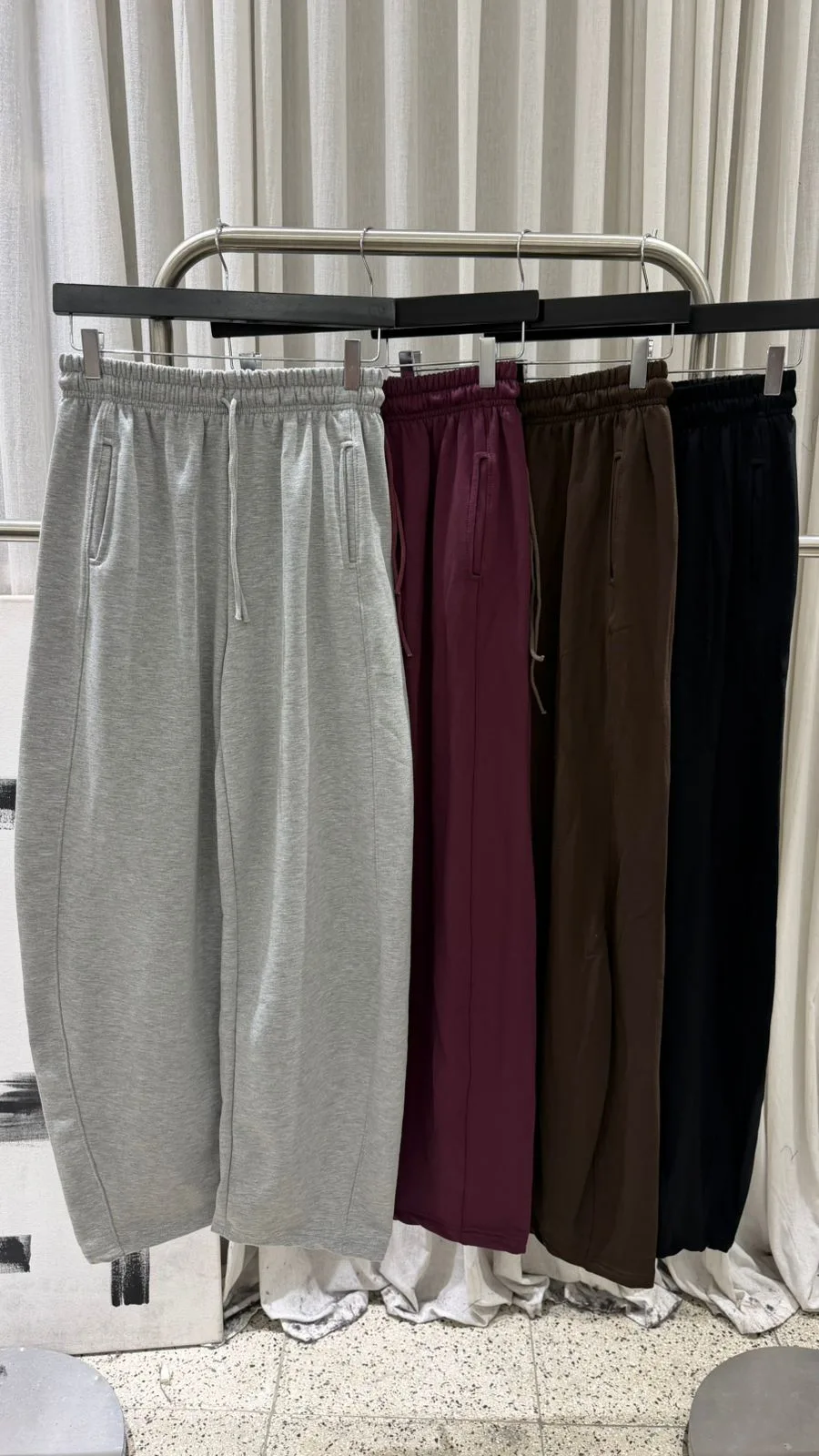 26/P23 - JOGGER BARREL FIT CORDON - RUSTICO FRIZADO - Imagen 4