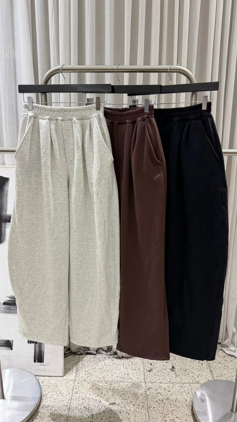 26/P36 - JOGGER BARREL FIT ANCHO - FRIZA