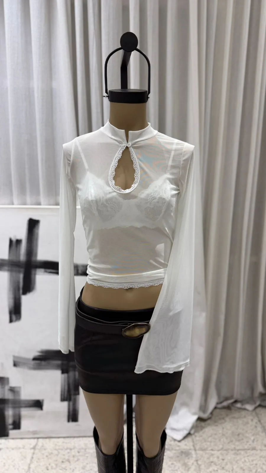 26/T139 – TOP M/L CUELLO MAO PUNTILLA – MICROTUL