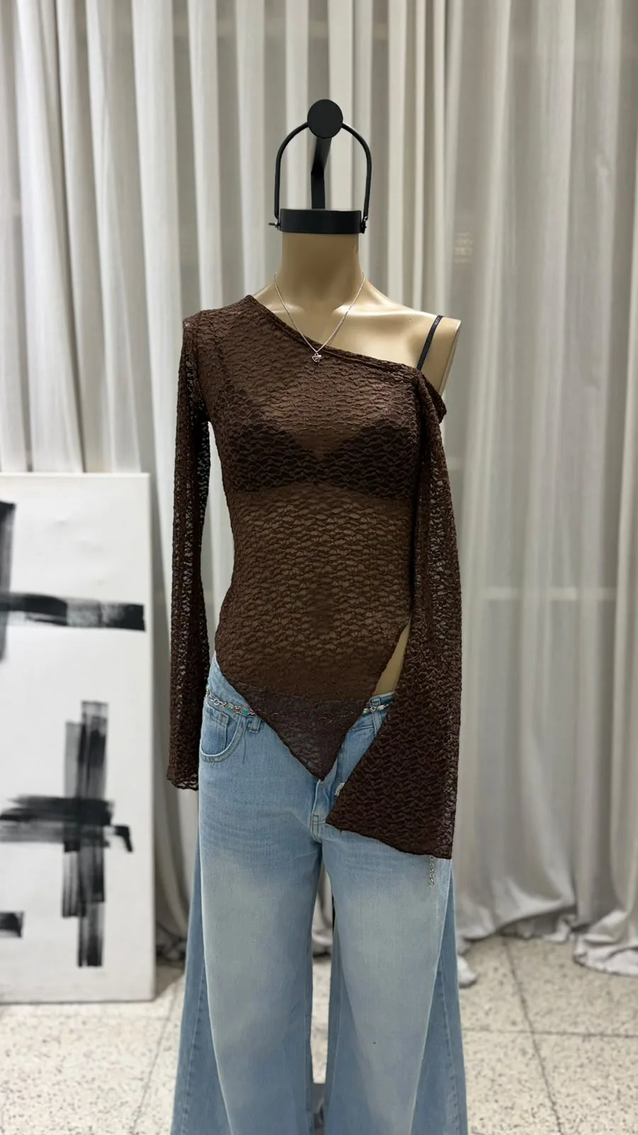 26/T241 - TOP HOMBRO CAIDO MANGA OXFORD - ENCAJE BUBBLE - Imagen 3