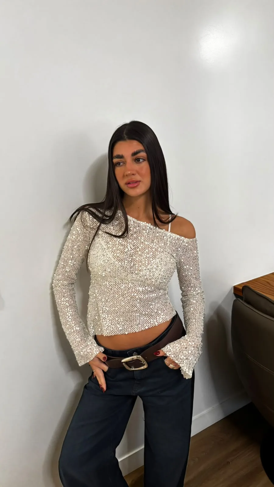 26/T255 – TOP M/L HOMBRO CAIDO – CROCHET LENTEJUELA