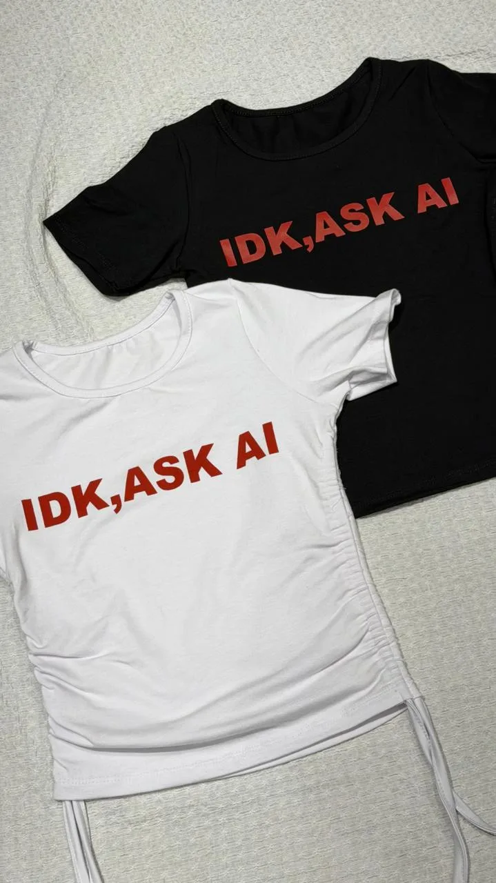Top manga corta frunce "idk ask ai" de algodon lycra - Malta Chic (foto 6)