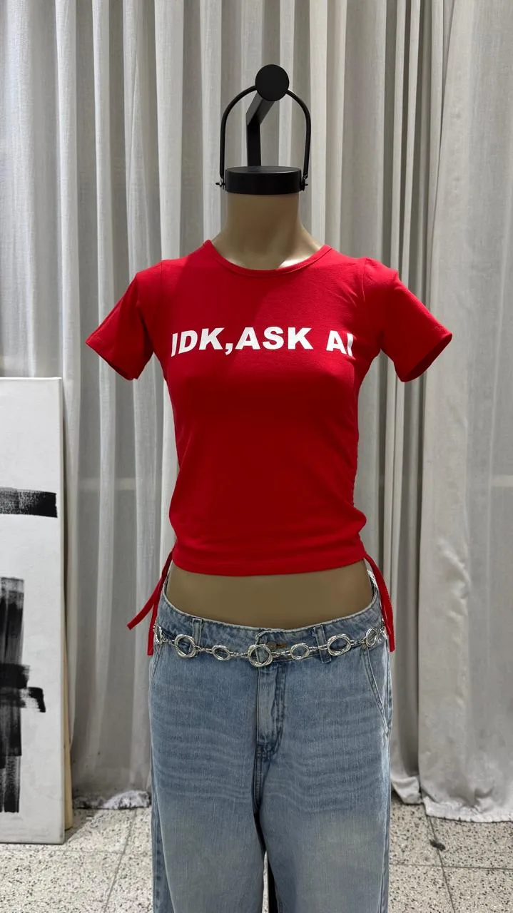 Top manga corta frunce "idk ask ai" de algodon lycra - Malta Chic (foto 4)
